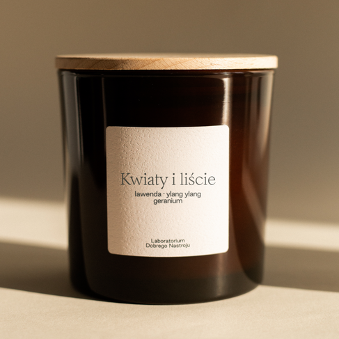 Kwiaty i liście - świeca sojowa 400ml